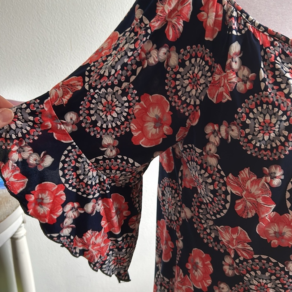 [Espresso] Navy/Pink Floral Blouse - Size Medium - Picture 2 of 4